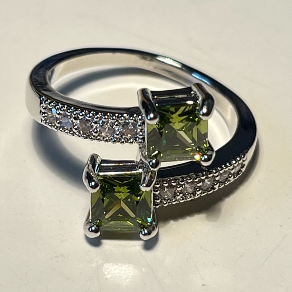 Light green Princess Cut Ring - Picture 5 of 5